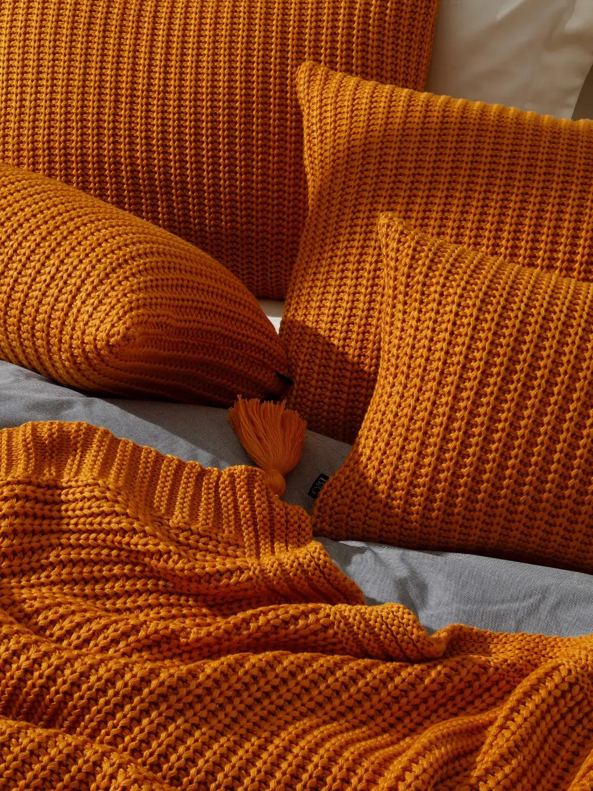 Kit 2 Almofadas e Peseira Big Tricot Gold