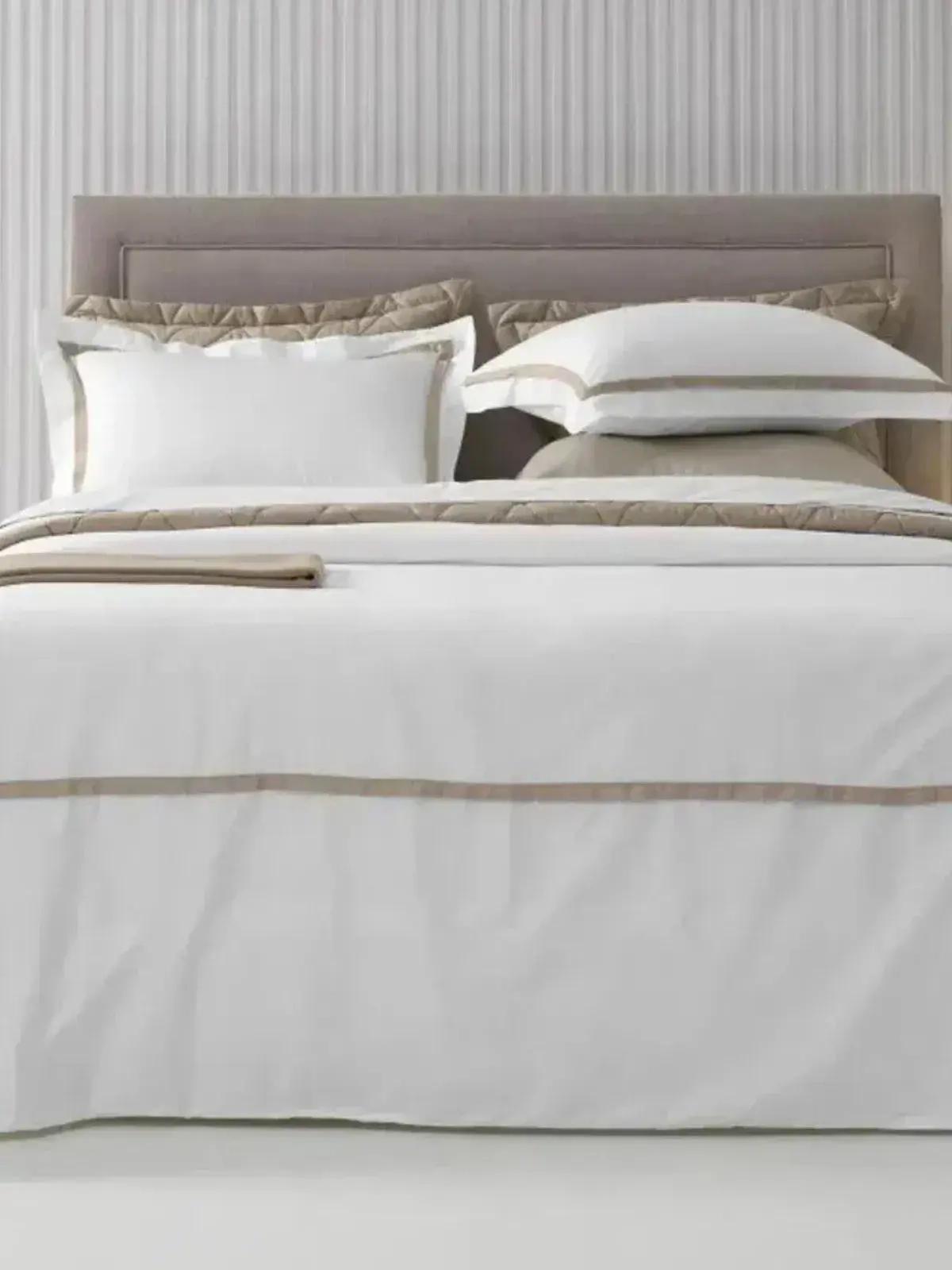 Super Fronha Trussardi 300 fios 100% Algodão Vercelli Branco/Pistacchio