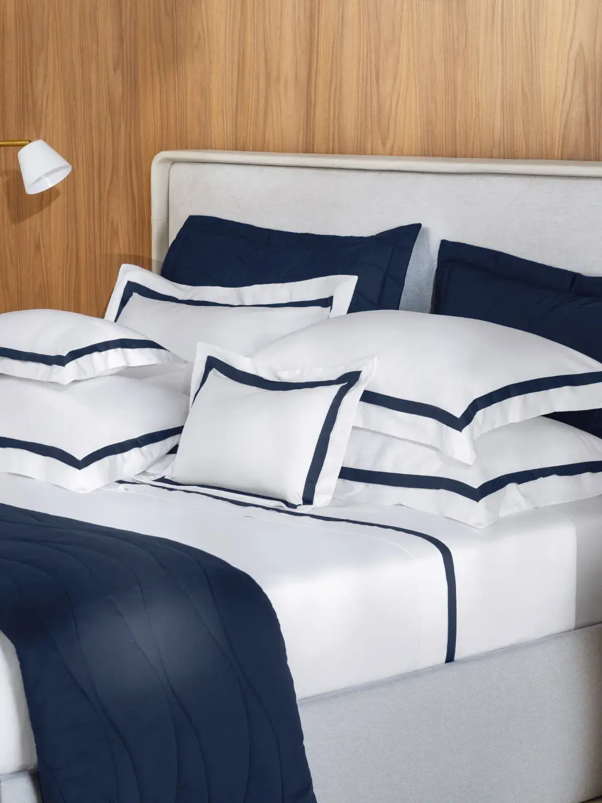 Super Fronha Trussardi 300 fios 100% Algodão Vercelli branco/azul siciliano