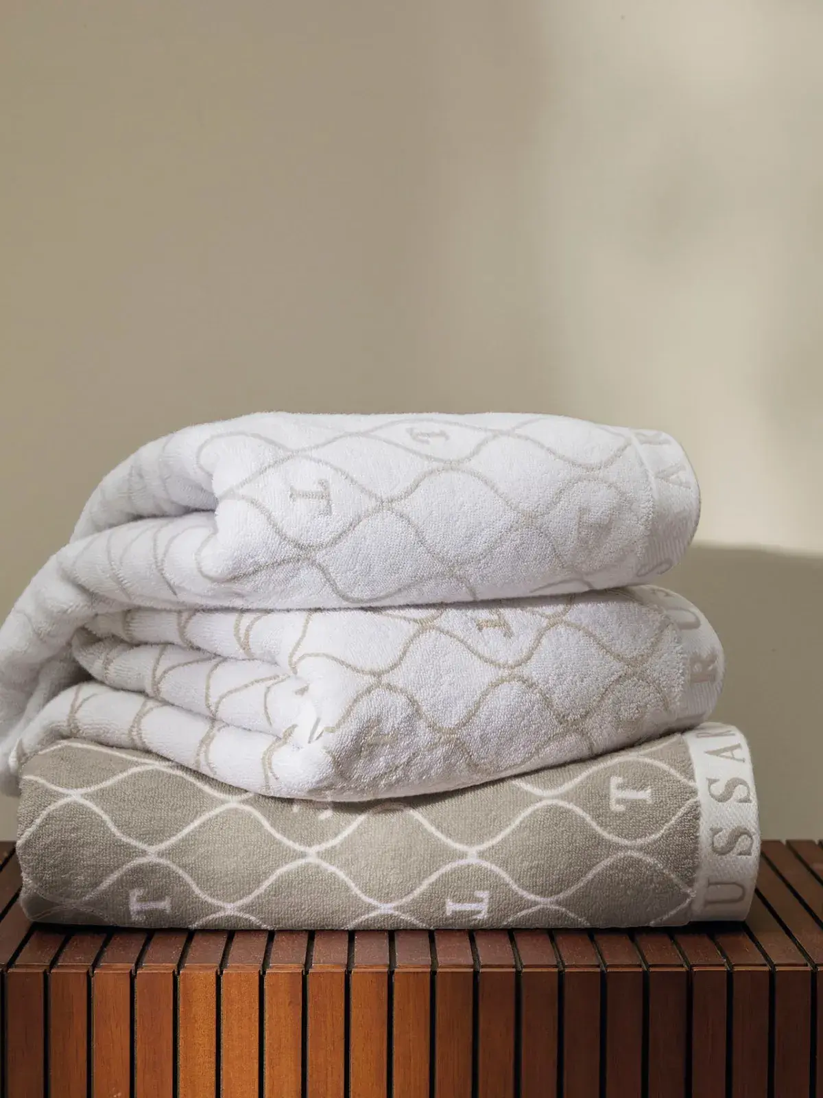 Toalha Trussardi 100% Algodão Speciale branco/cinza