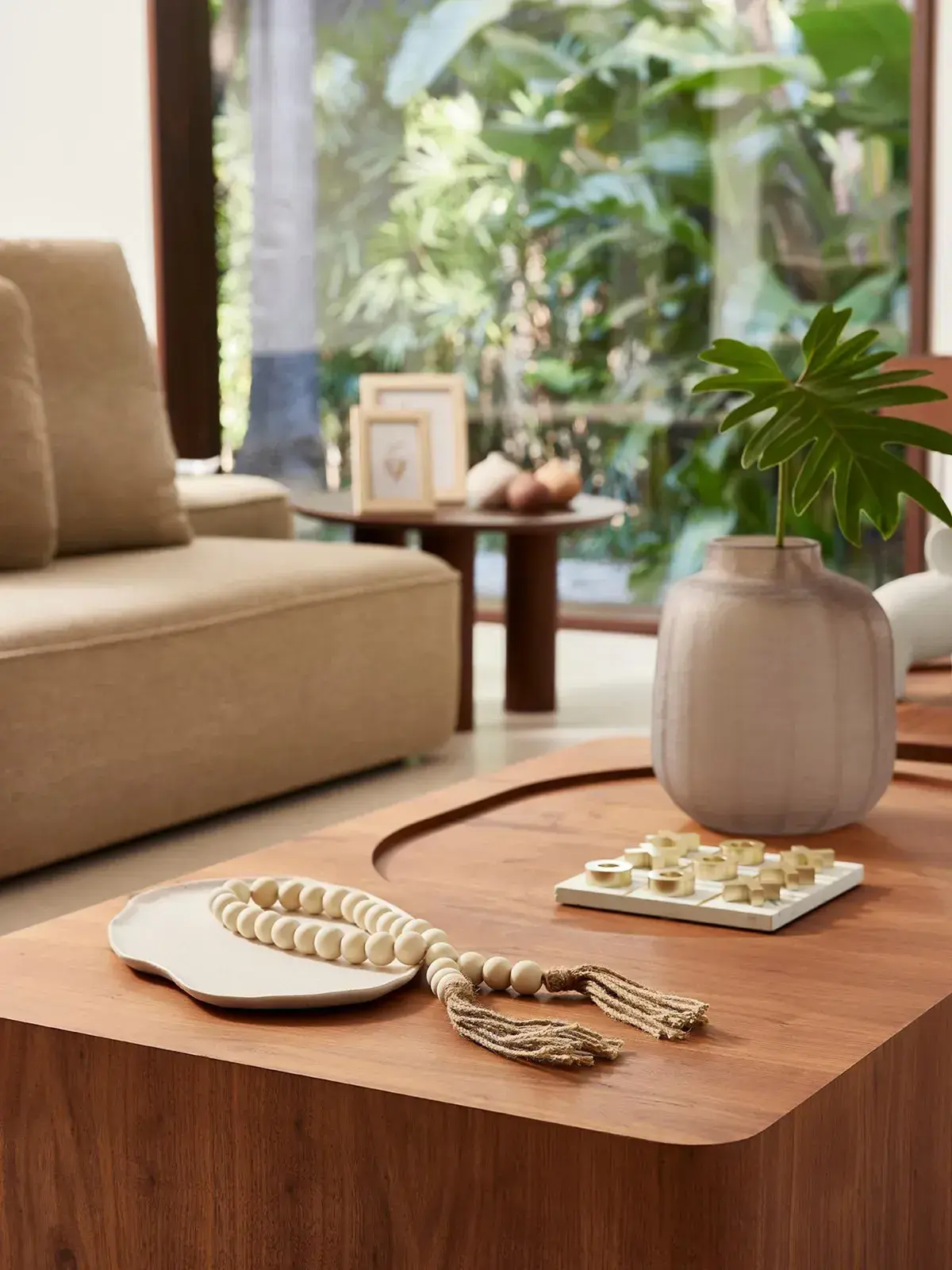 Bandeja Decorativa Orgânica em Cerâmica Off-White