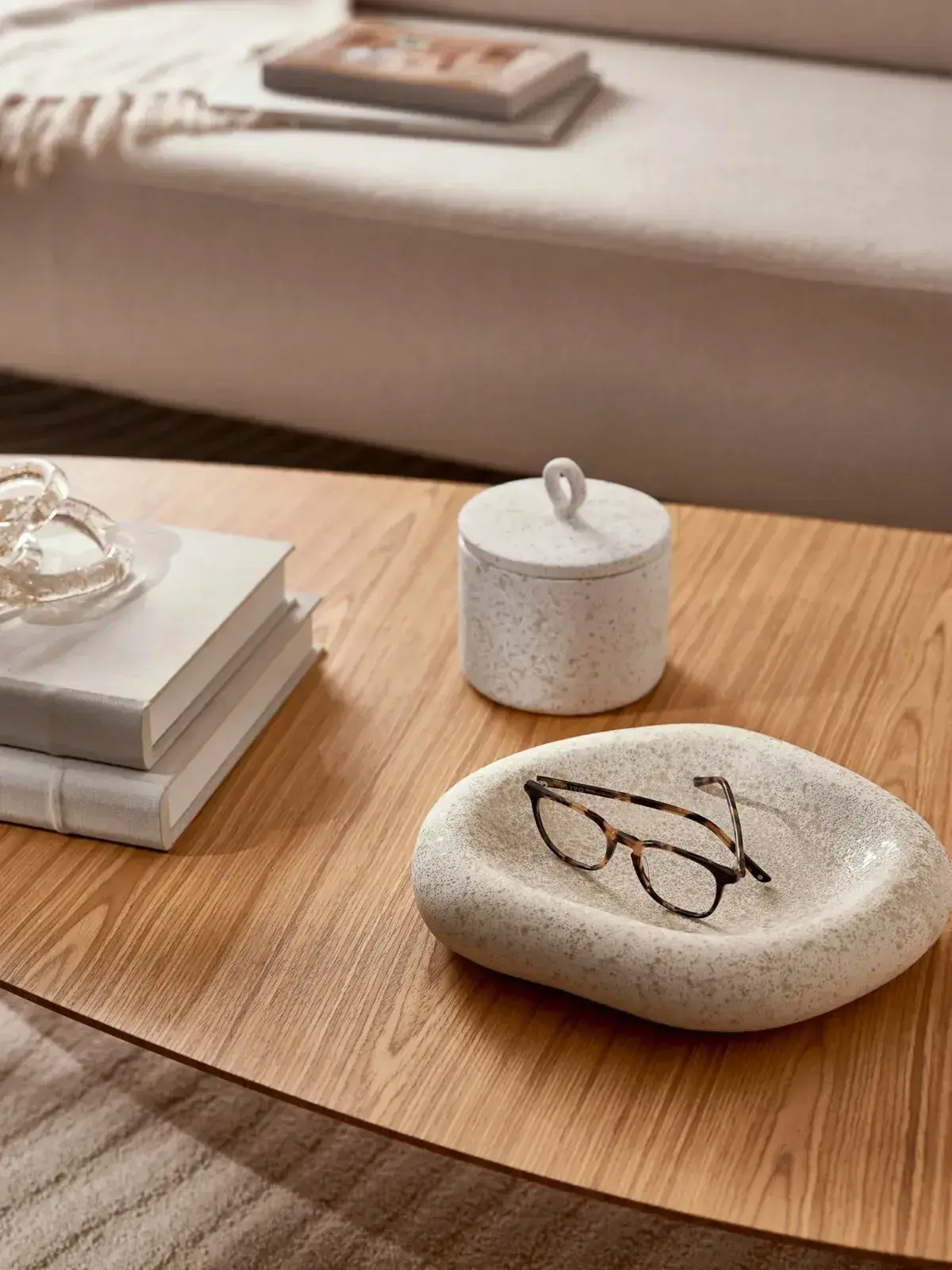 Centro de Mesa em Cerâmica com Formato Orgânico Off-White