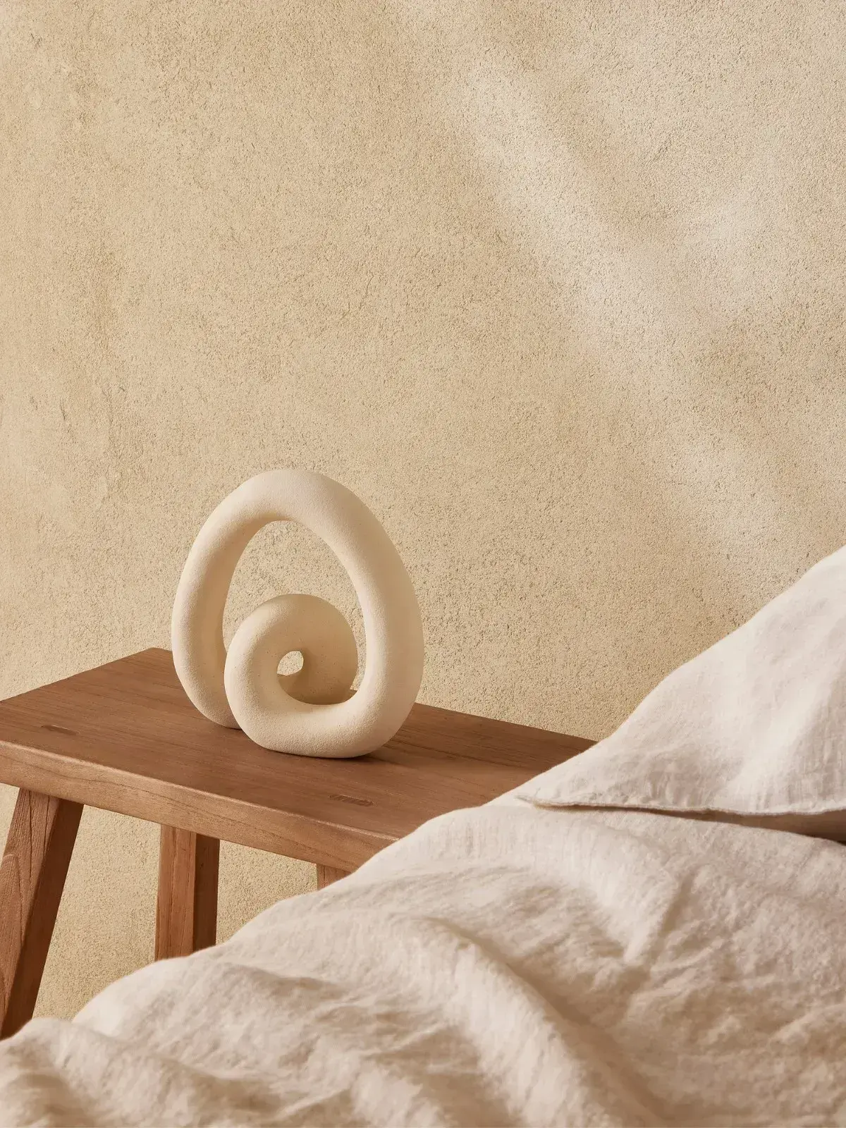Escultura Decorativa Orgânica em Espiral em Cerâmica Off-White