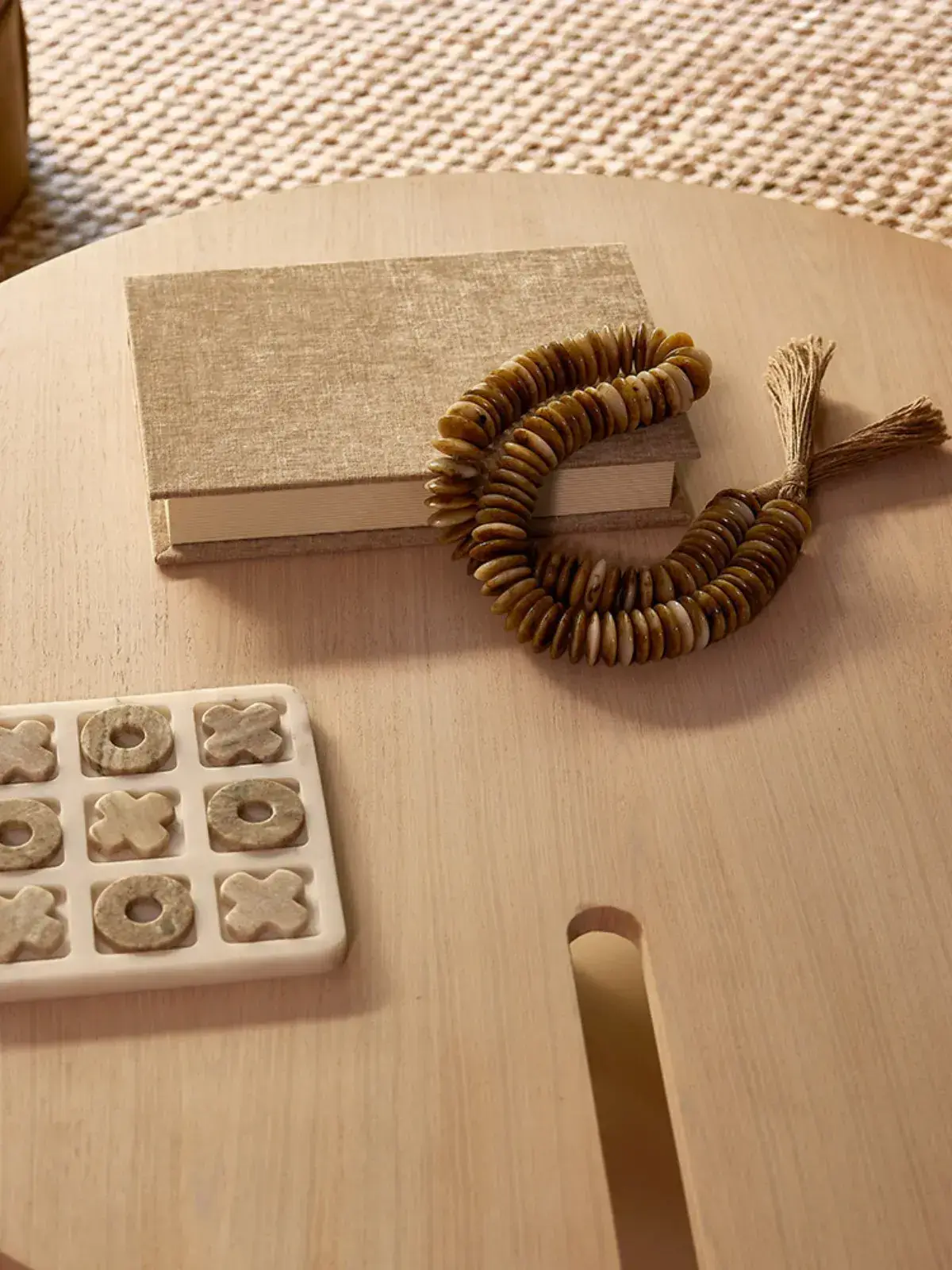 Colar Decorativo em Resina e Juta com Tassel Natural Marrom