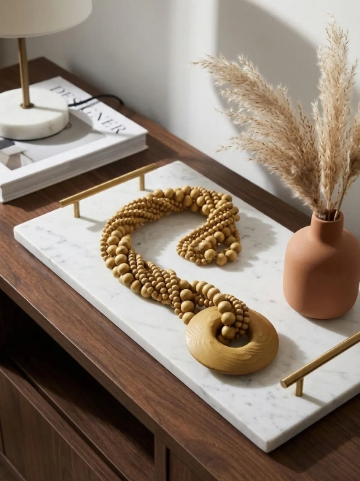 Colar Decorativo em Madeira com Miçangas e Pingente Natural 