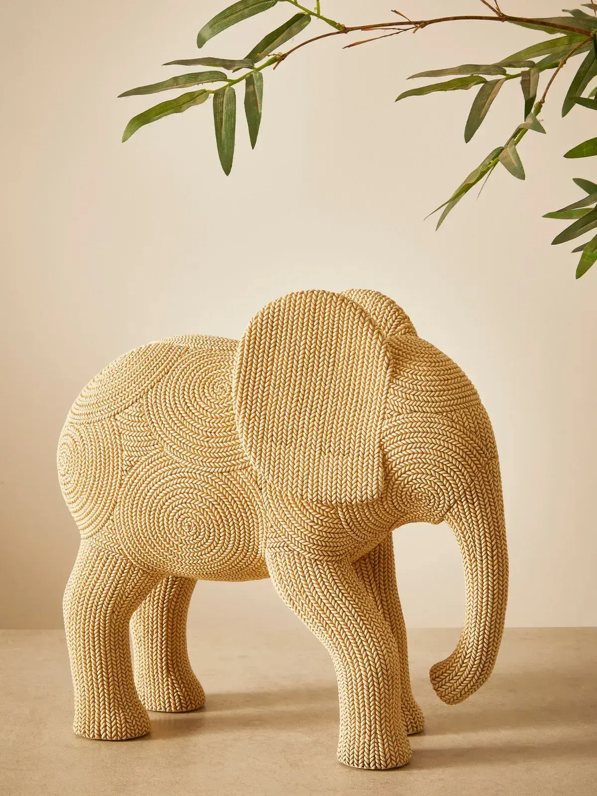 Escultura Decorativa Elefante em Polirresina Bege