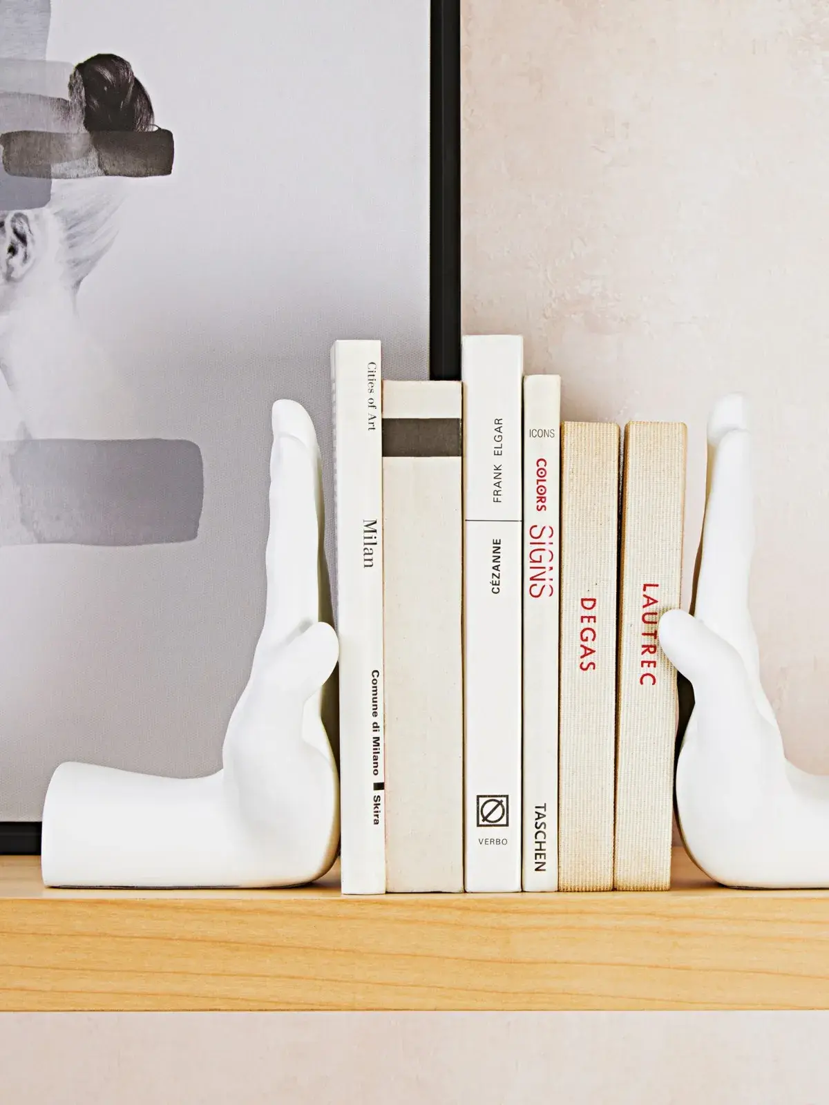 Aparadores de Livros Escultura Mãos em Polirresina Preto