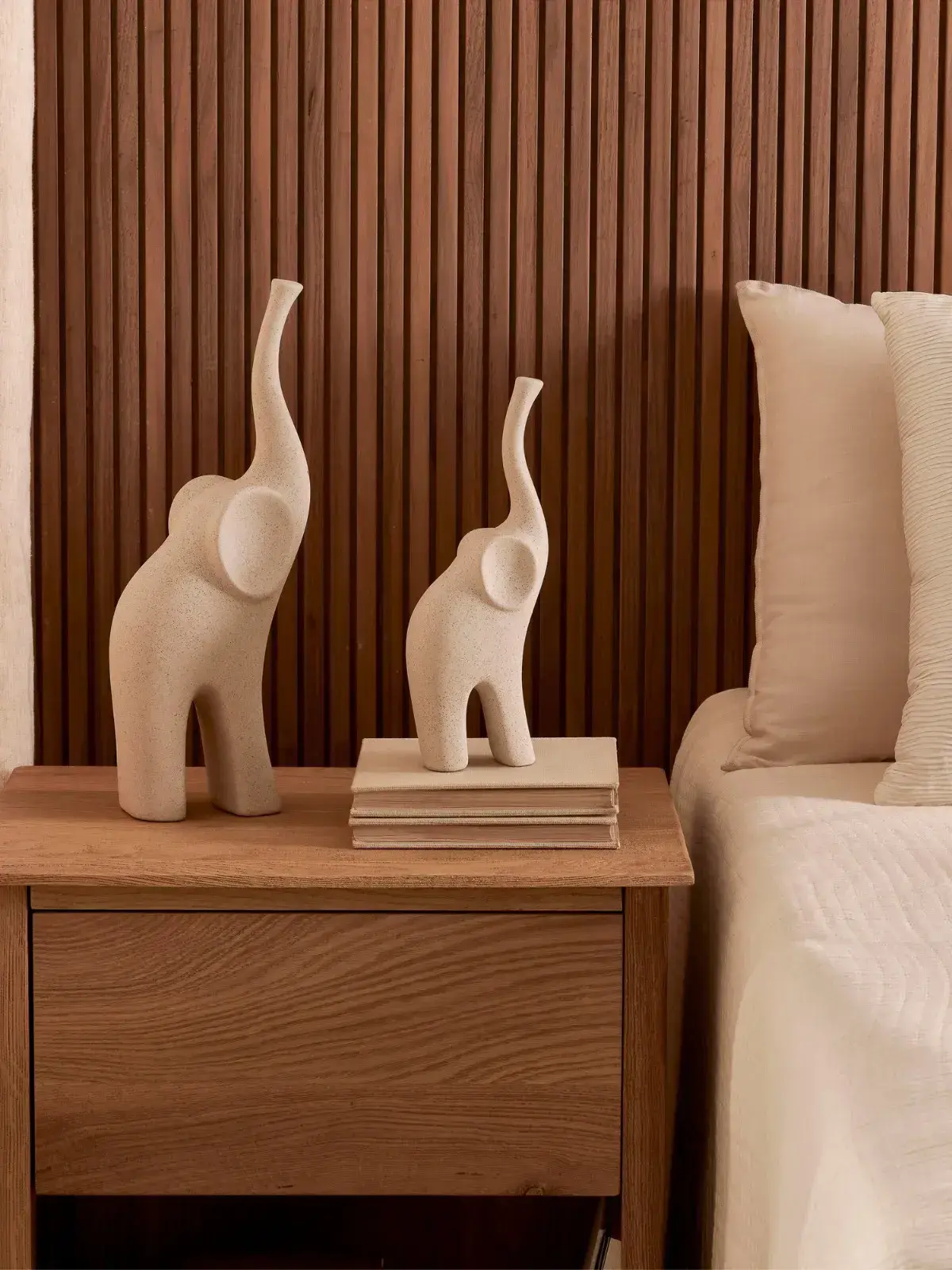 Escultura Decorativa Elefante em Cerâmica Bege