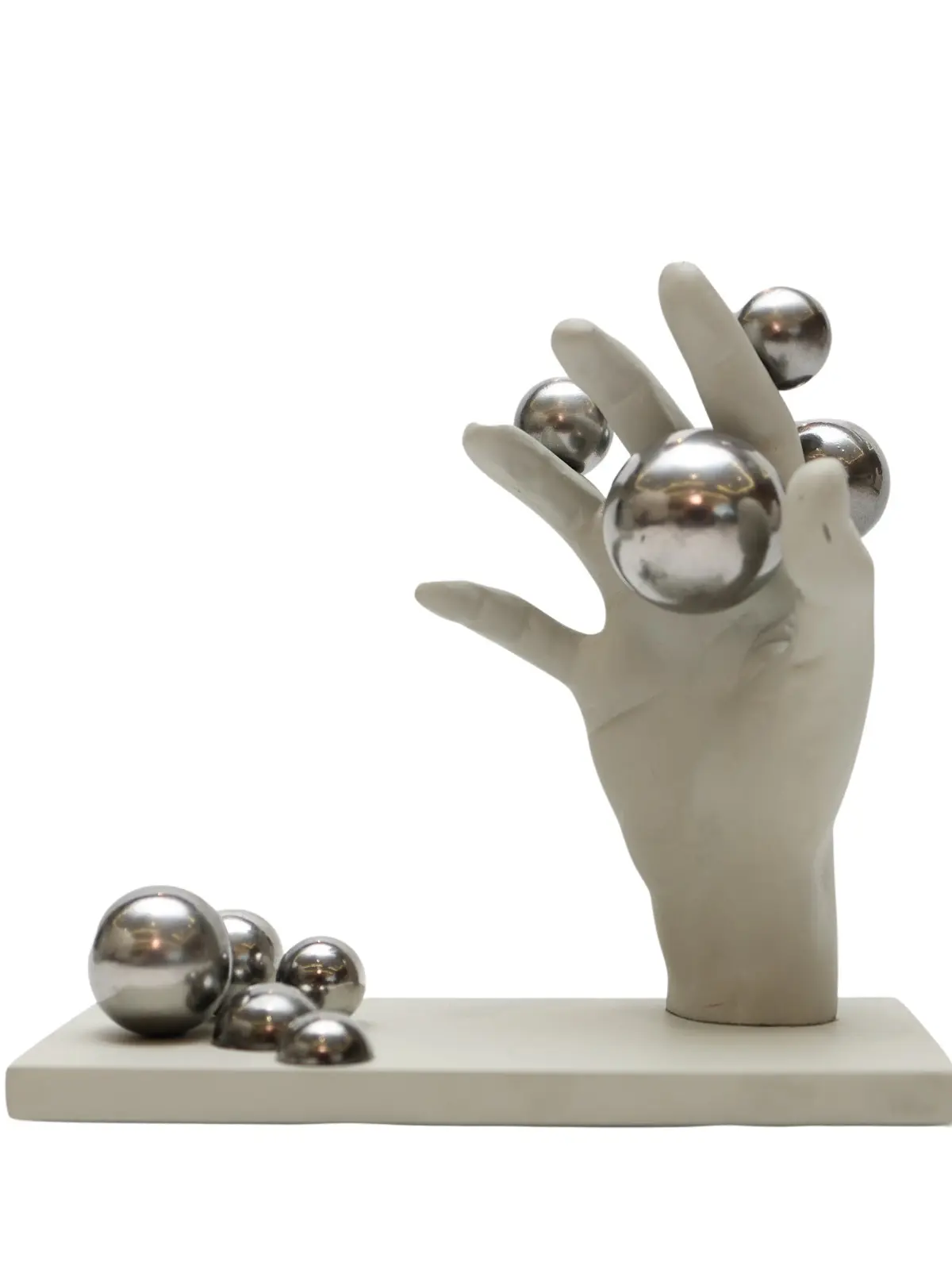Escultura Decorativa Mão e Base com Esferas Prata ICE