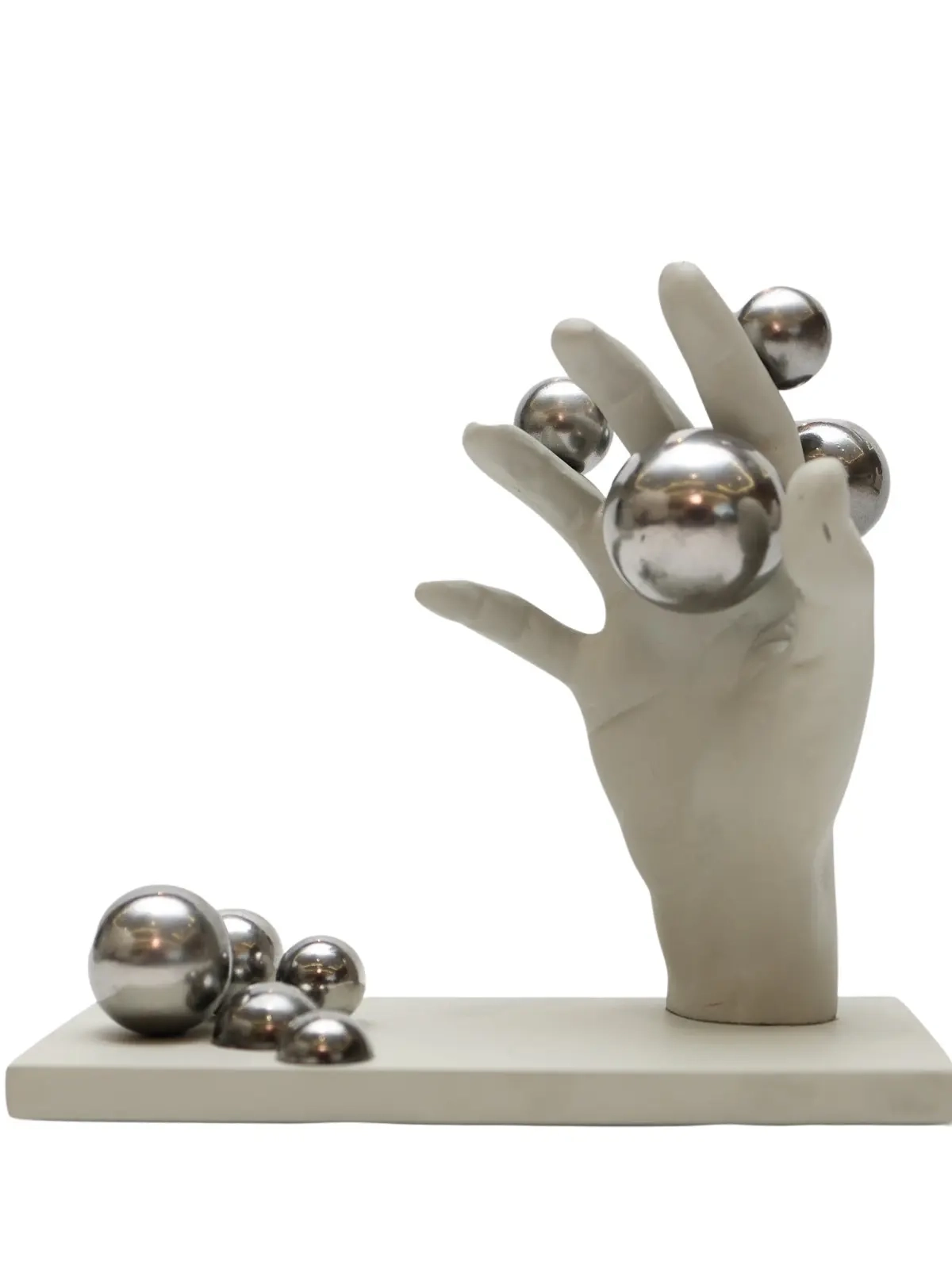 Escultura Decorativa Mão e Base com Esferas Prata Ice