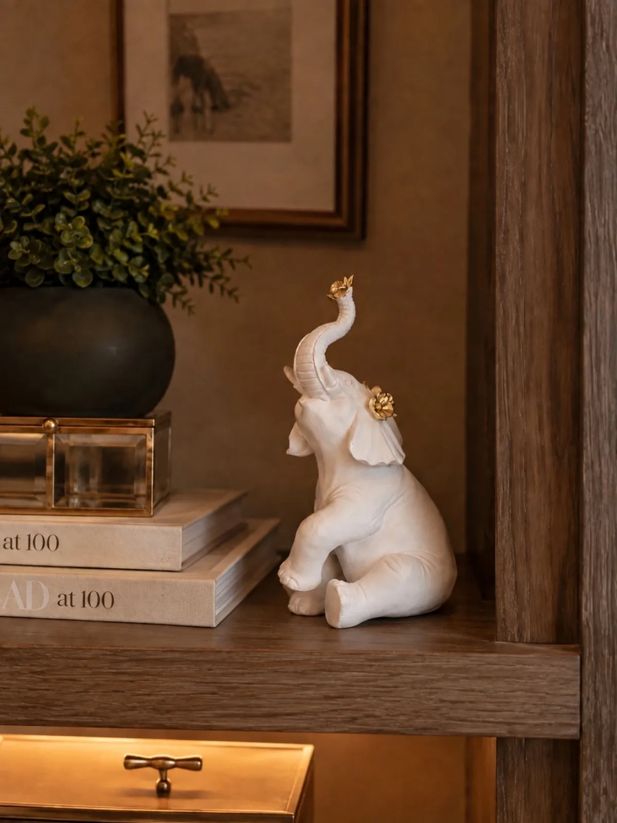 Escultura Decorativa Elefante Sentado em Poliresina 