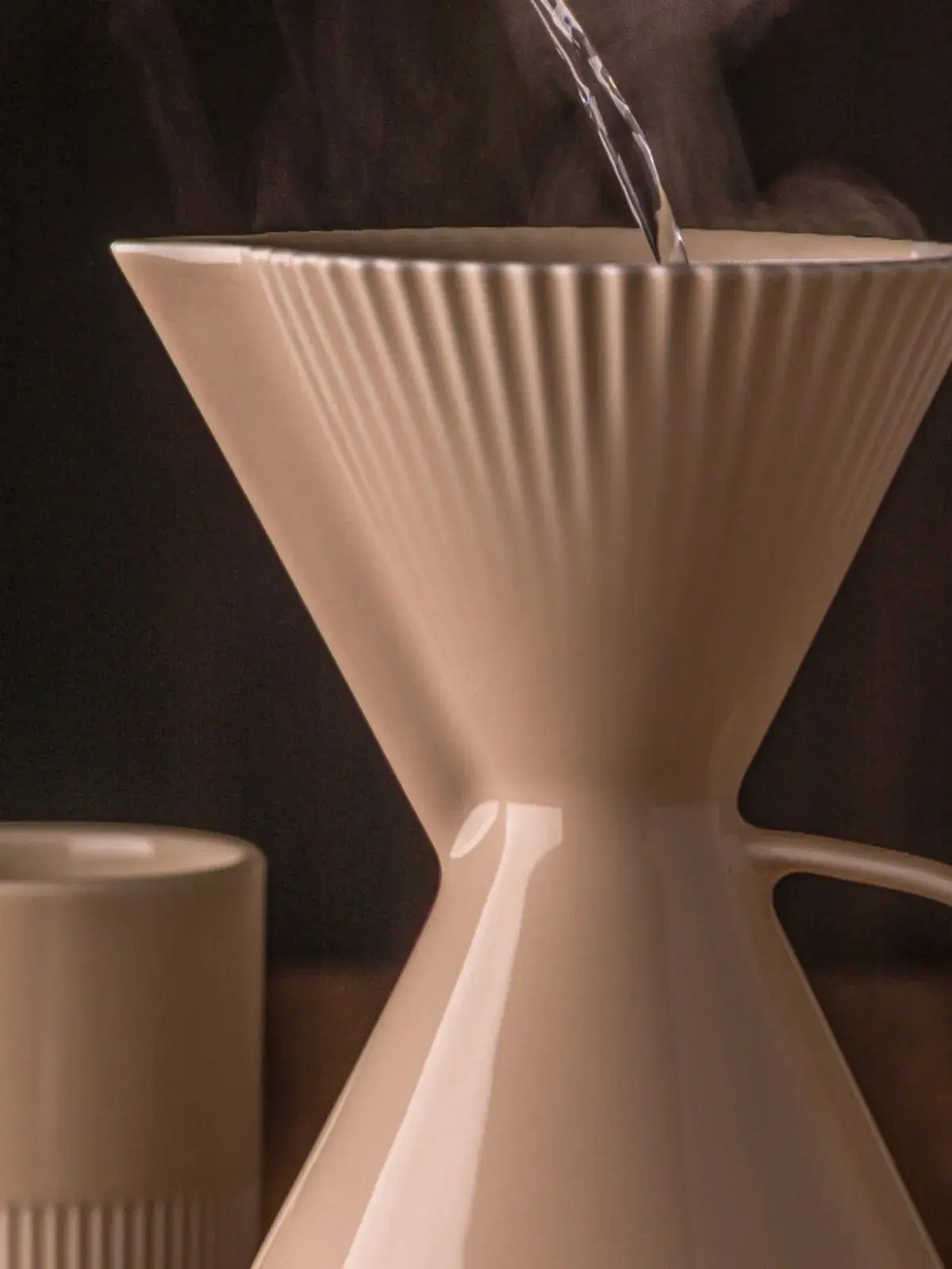 Bule com Porta Filtro em Porcelana Marfim