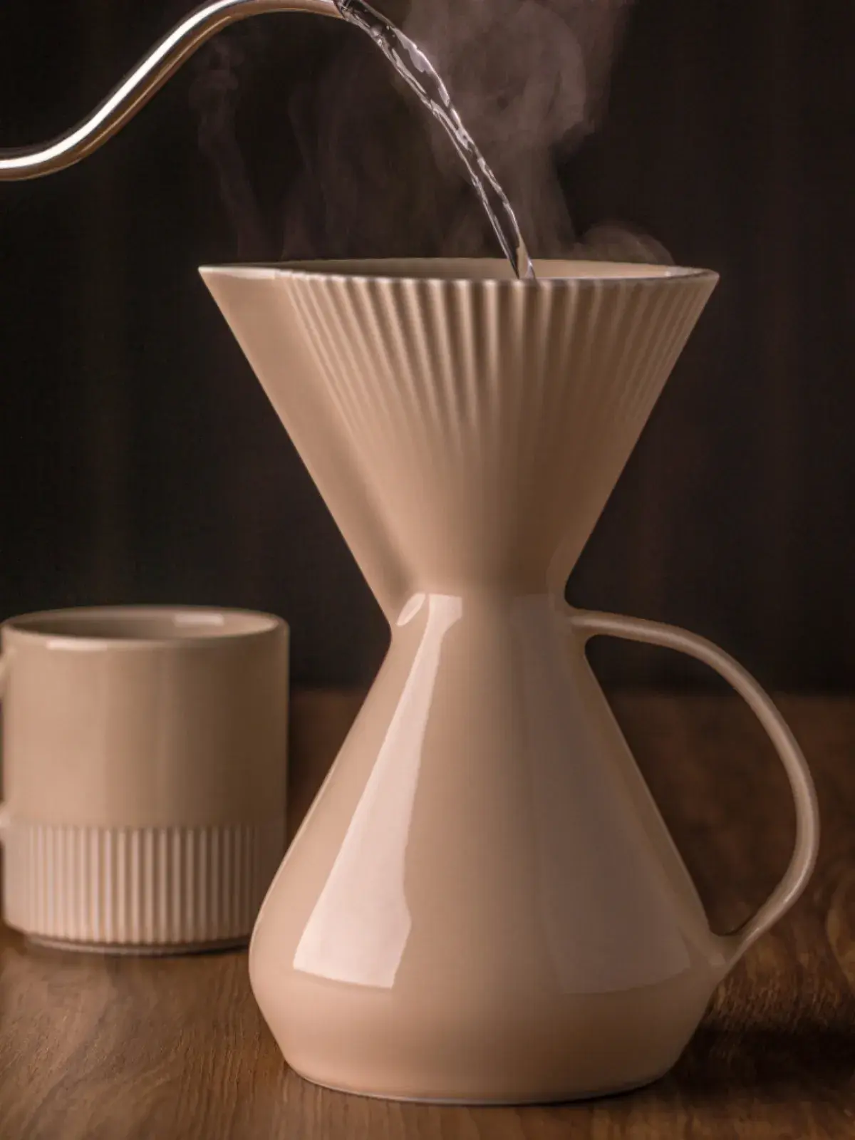 Bule com Porta Filtro em Porcelana Marfim