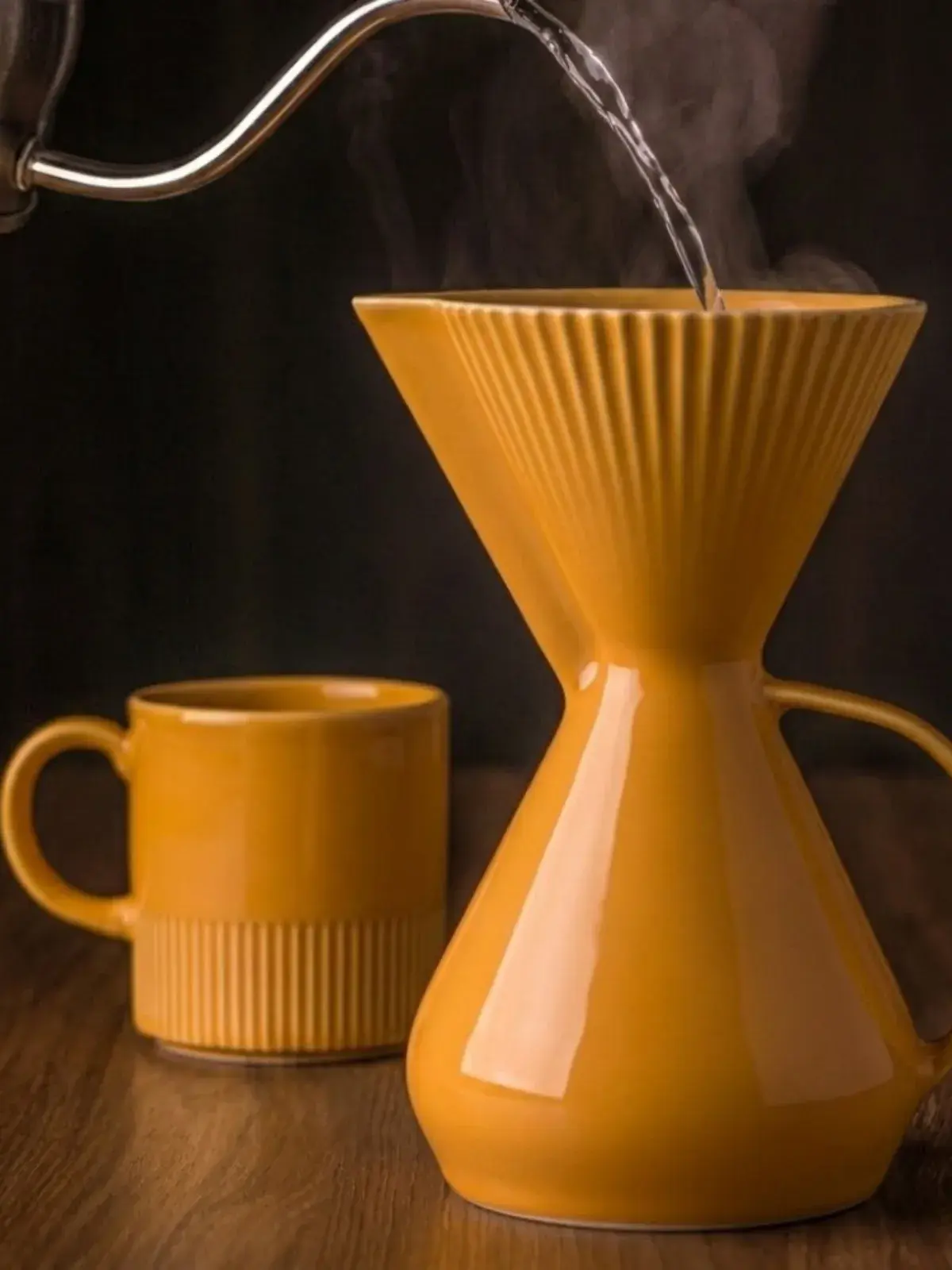 Bule com Porta Filtro em Porcelana Amarelo