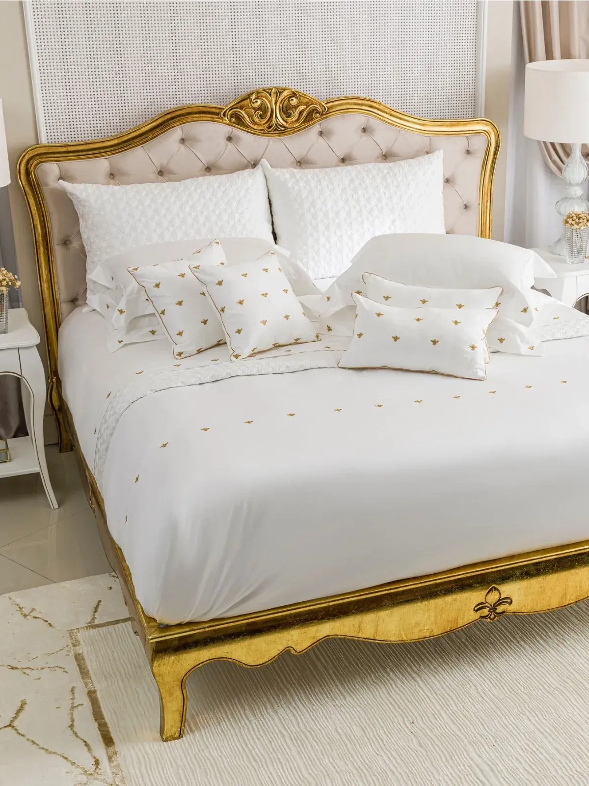 Jogo de Cama Queen Abeille 100% Algodão Cetim 600 fios Branco Festone/Dourado