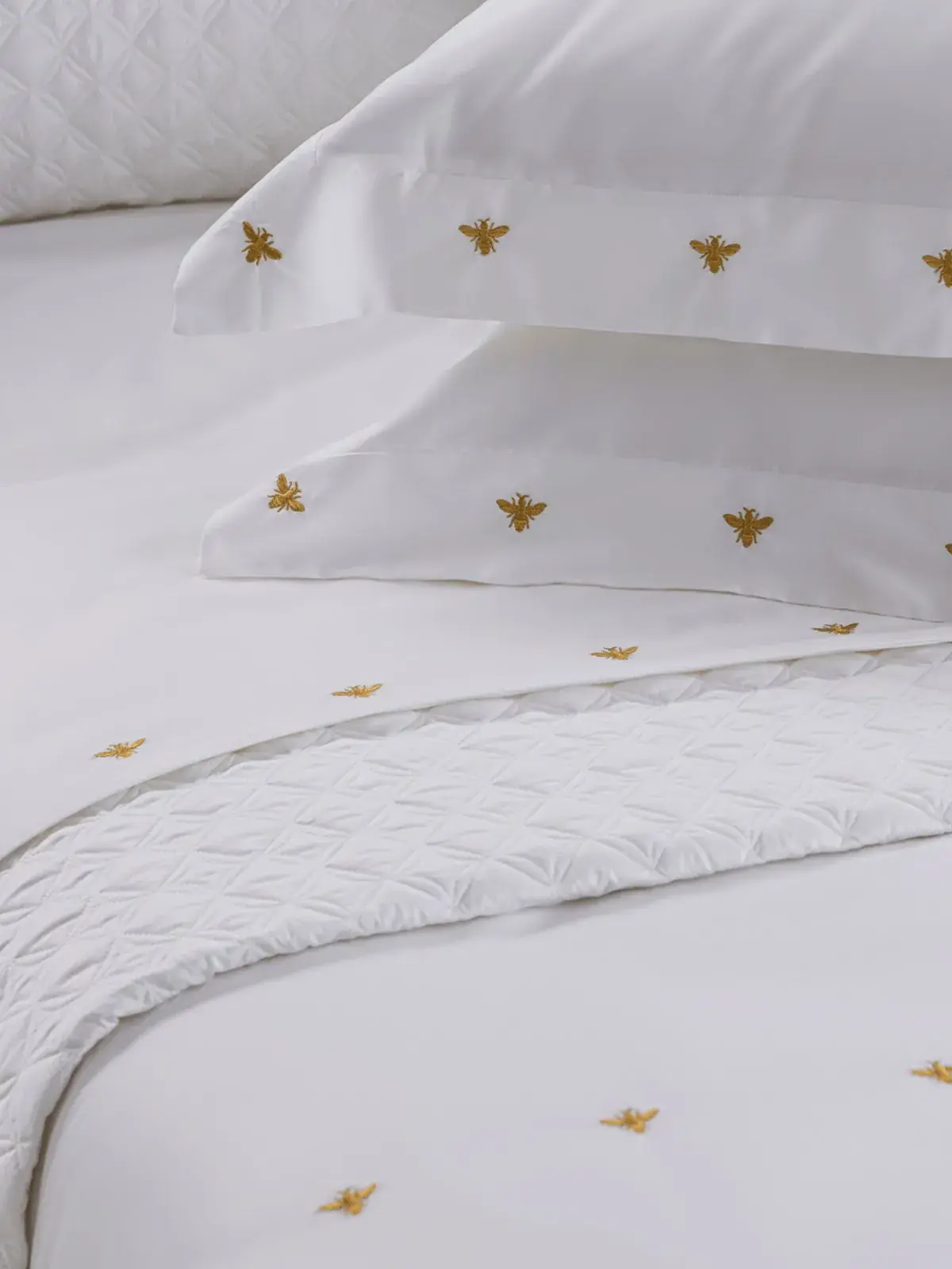 Jogo de Cama Queen Abeille 100% Algodão Cetim 600 fios Branco Festone/Dourado