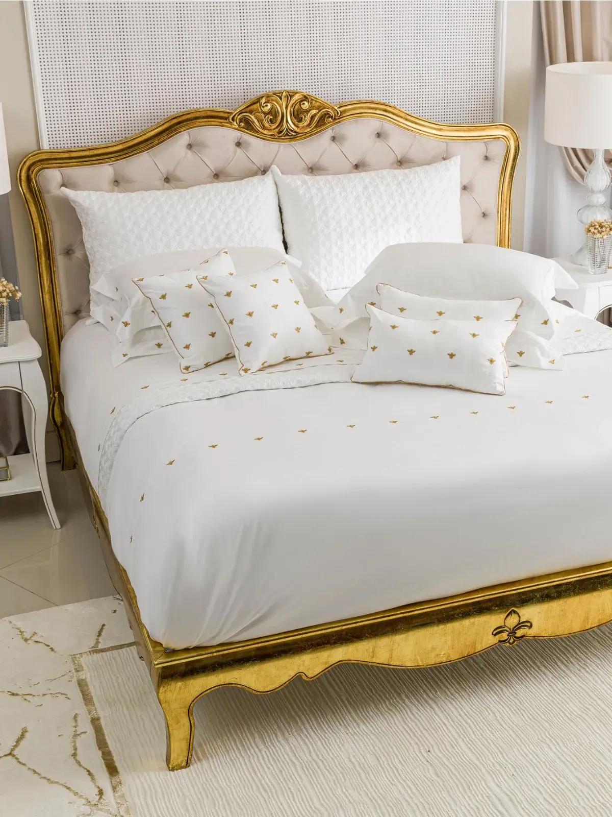 Jogo de Cama Queen Abeille 100% Algodão Cetim 600 fios Branco Festone/Dourado