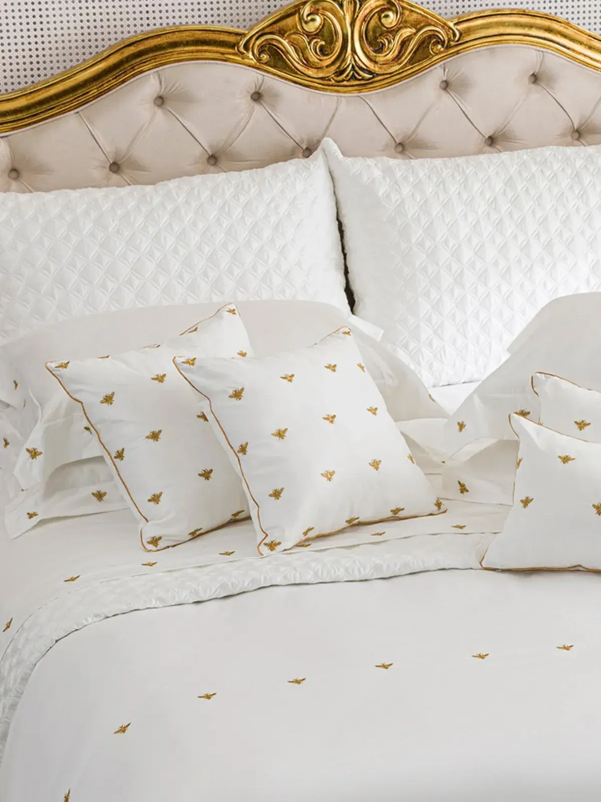 Jogo de Cama Queen Abeille 100% Algodão Cetim 600 fios Branco Festone/Dourado