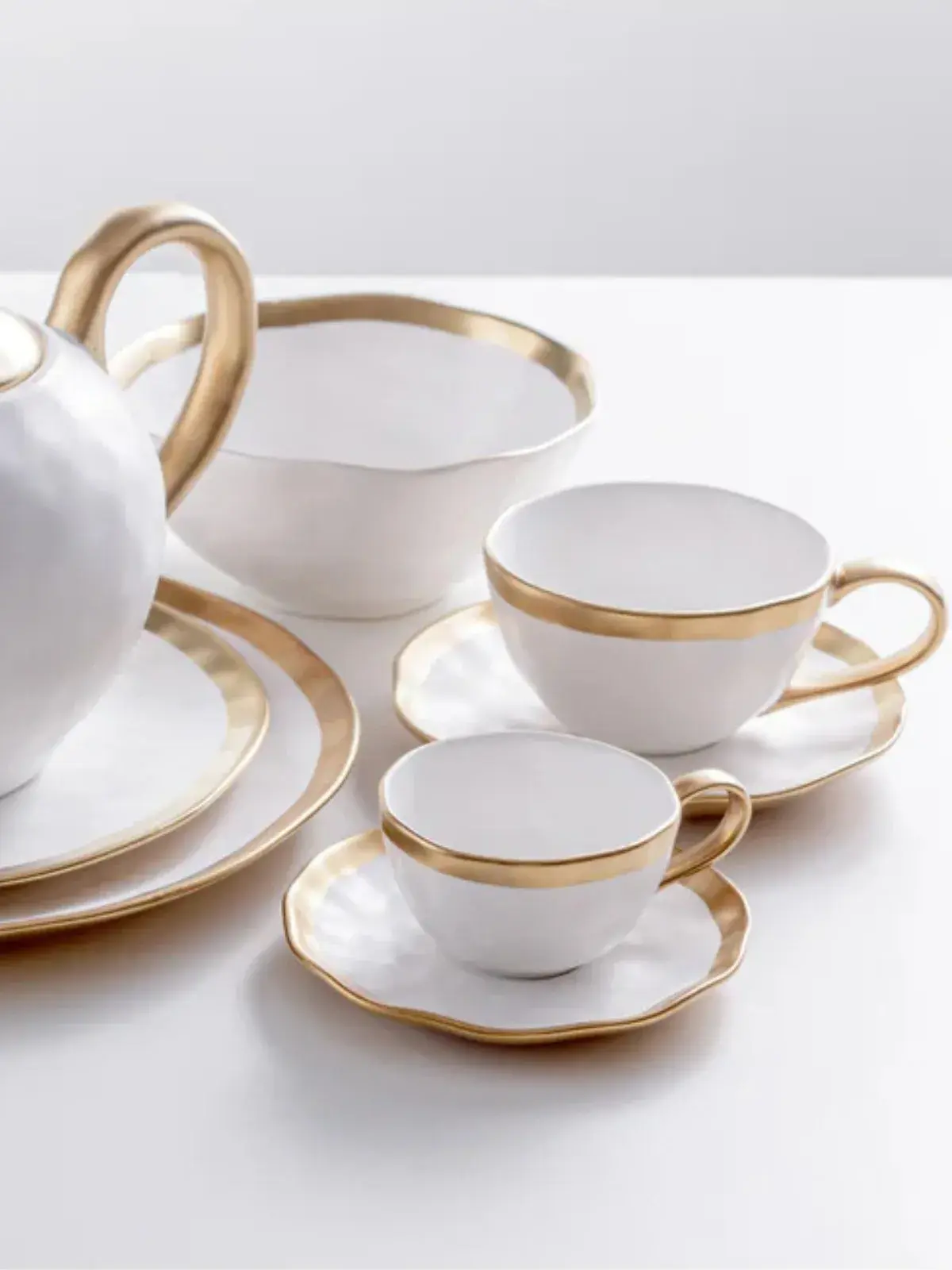 Xícara de Café em Porcelana Dubai Branco e Dourado