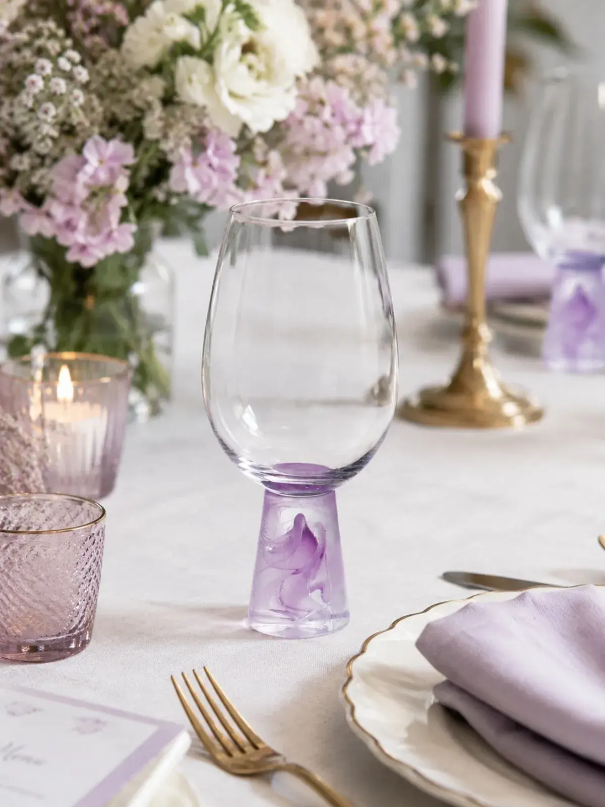 Taça de Vidro com Base Contemporânea Violeta