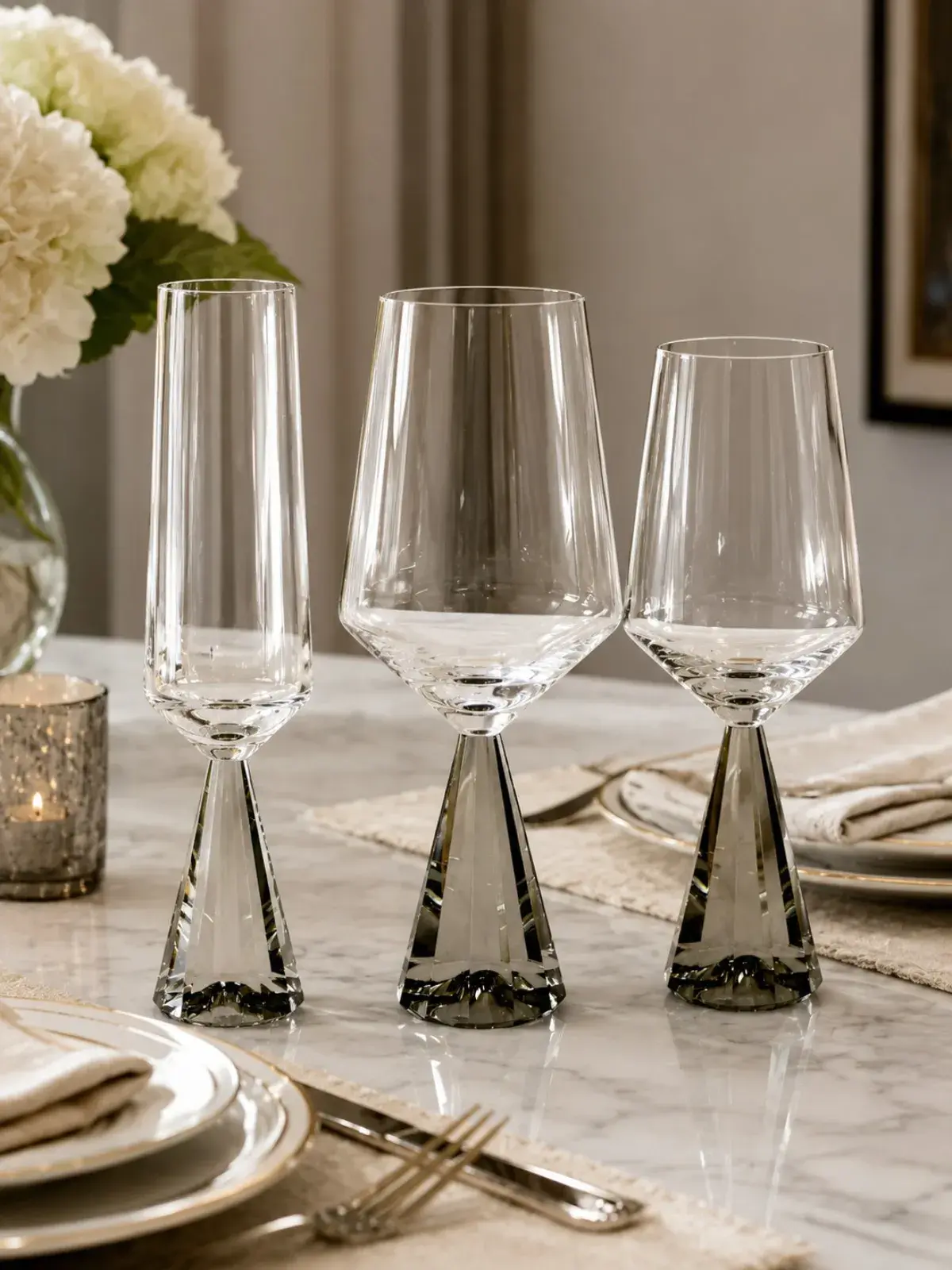 Taça Vinho Branco Base Geométrica Fumê