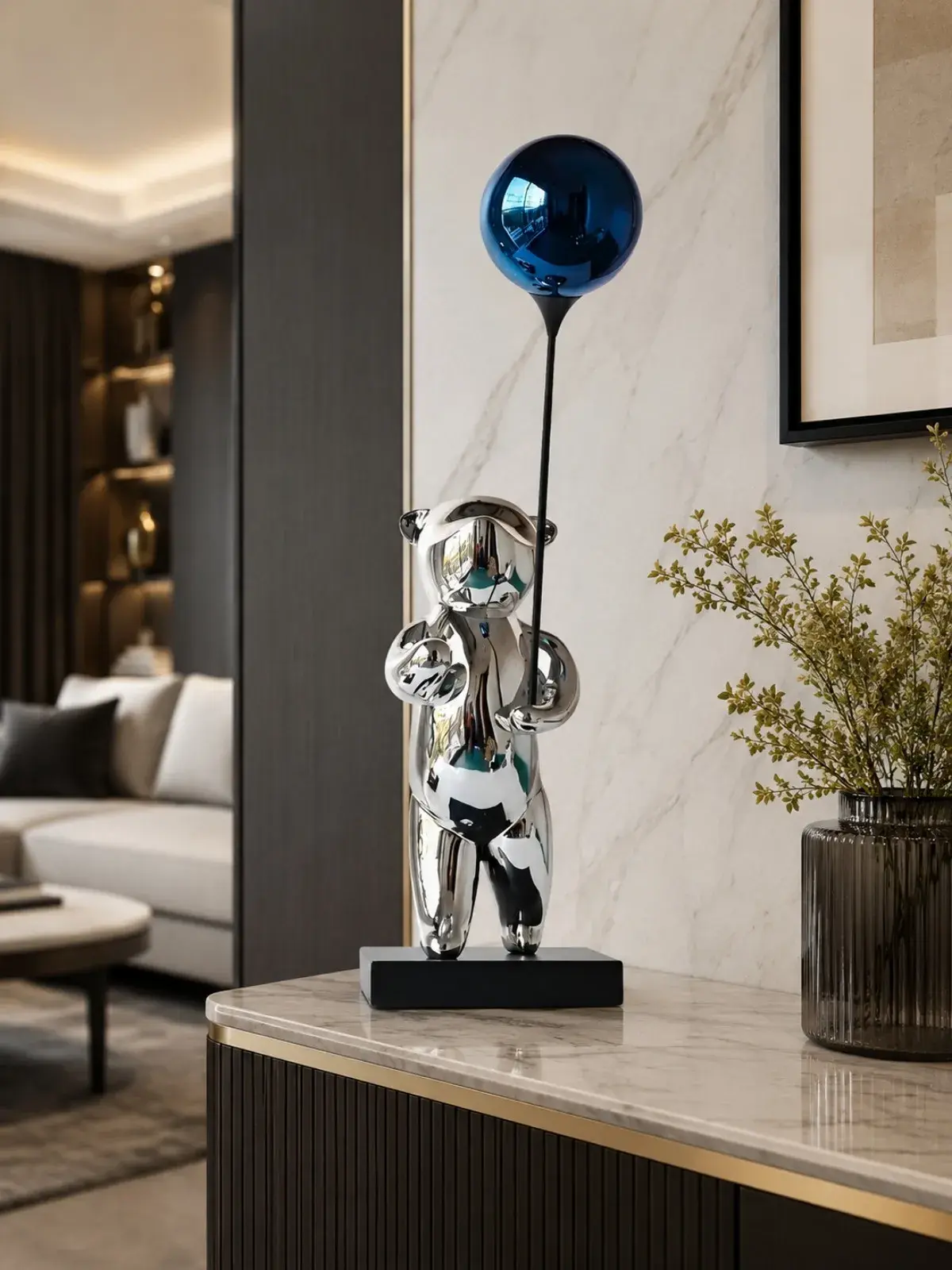 Escultura Decorativa  Urso Cromado com Balão em Resina com Base em Metal 42x12x22