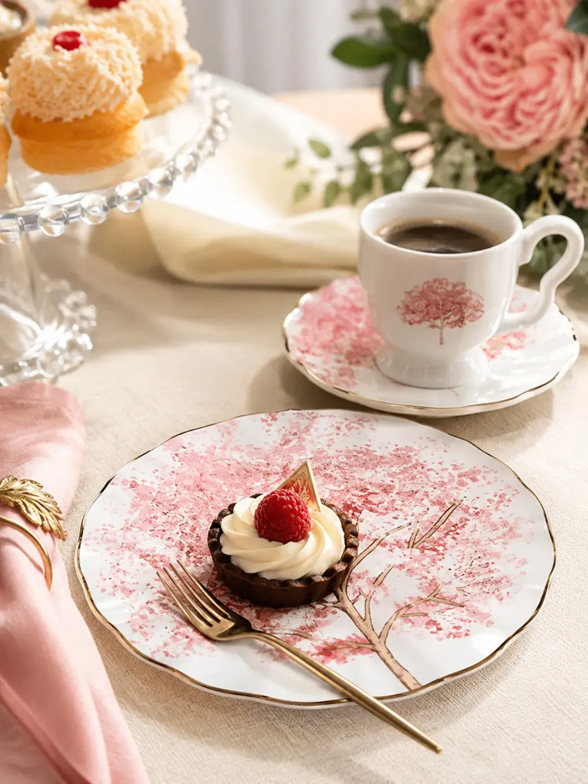 Conjunto de 6 Xícaras de Café com Pires em Cerâmica Ipê Rosa com Filete de Ouro 