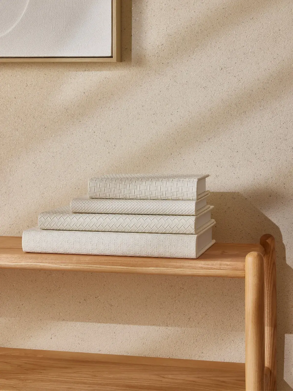 Livro Caixa Decorativo Trançado Diagonal em MDF com Revestimento em PU (Couro Sintético) Bege