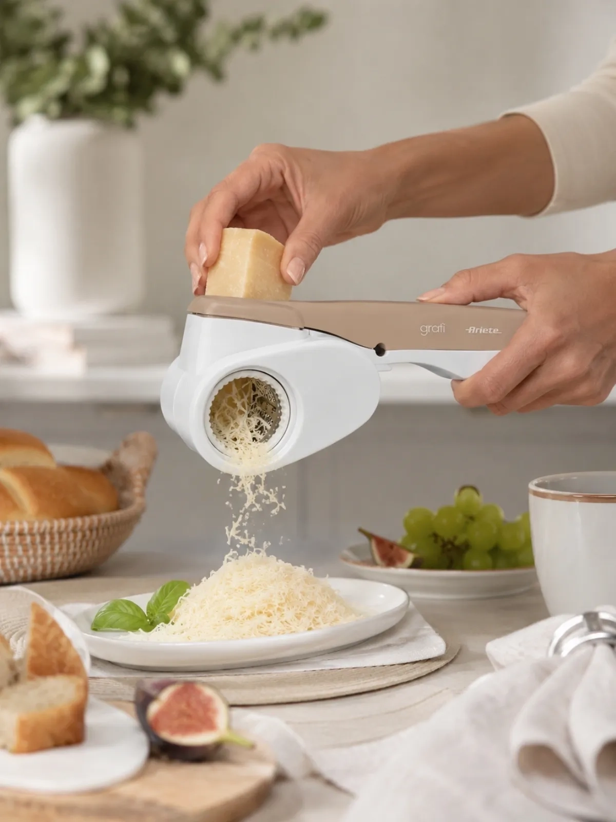 Ralador de Queijo Elétrico Grati Bivolt 